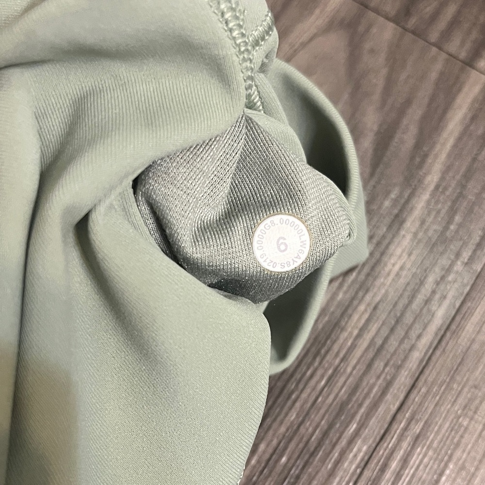 Women’s Lululemon High-Waisted Capri Leggings - Picture 7 of 7